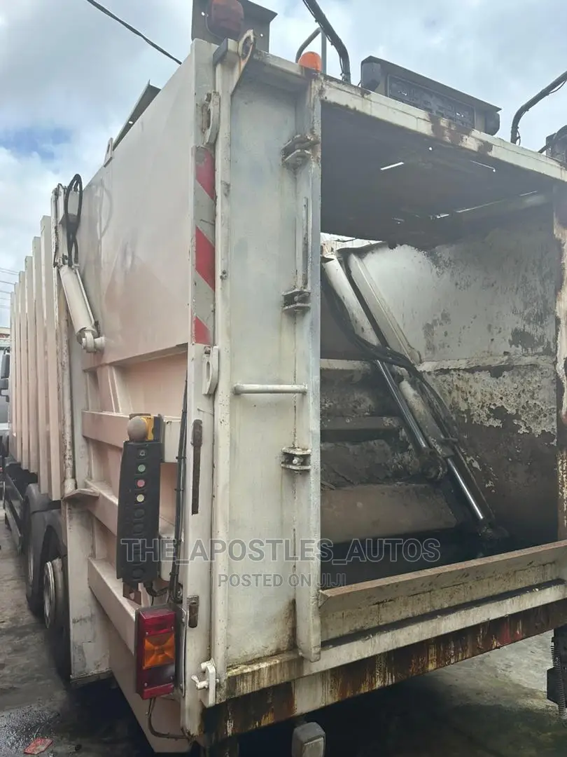 Waste Compactor 8 Tyres Man Diesel