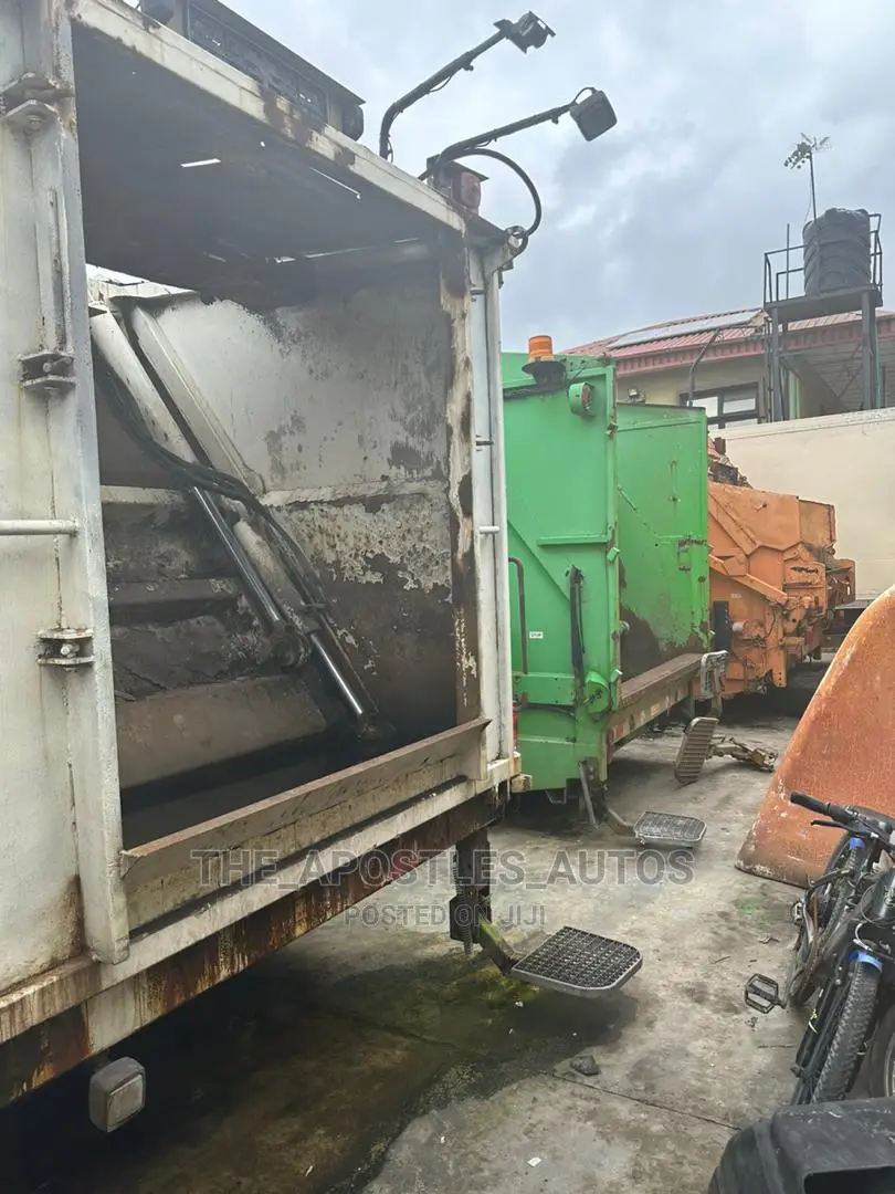 Waste Compactor 8 Tyres Man Diesel
