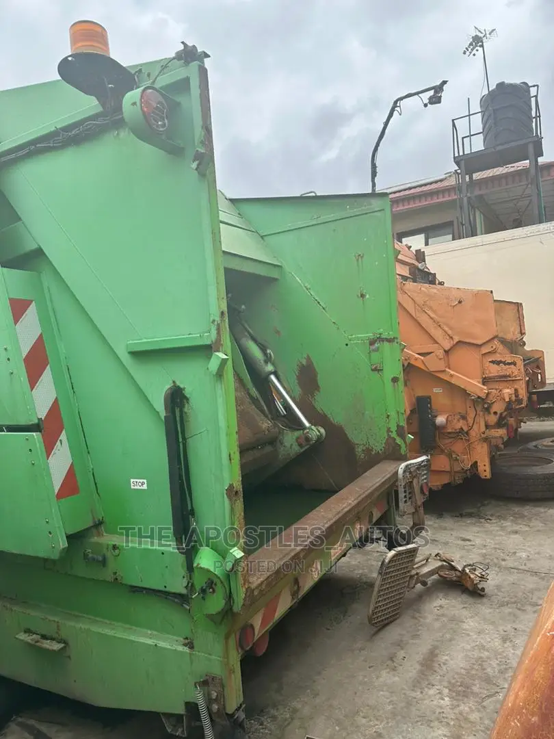 Waste Compactor (Man Diesel) 8 Tyres
