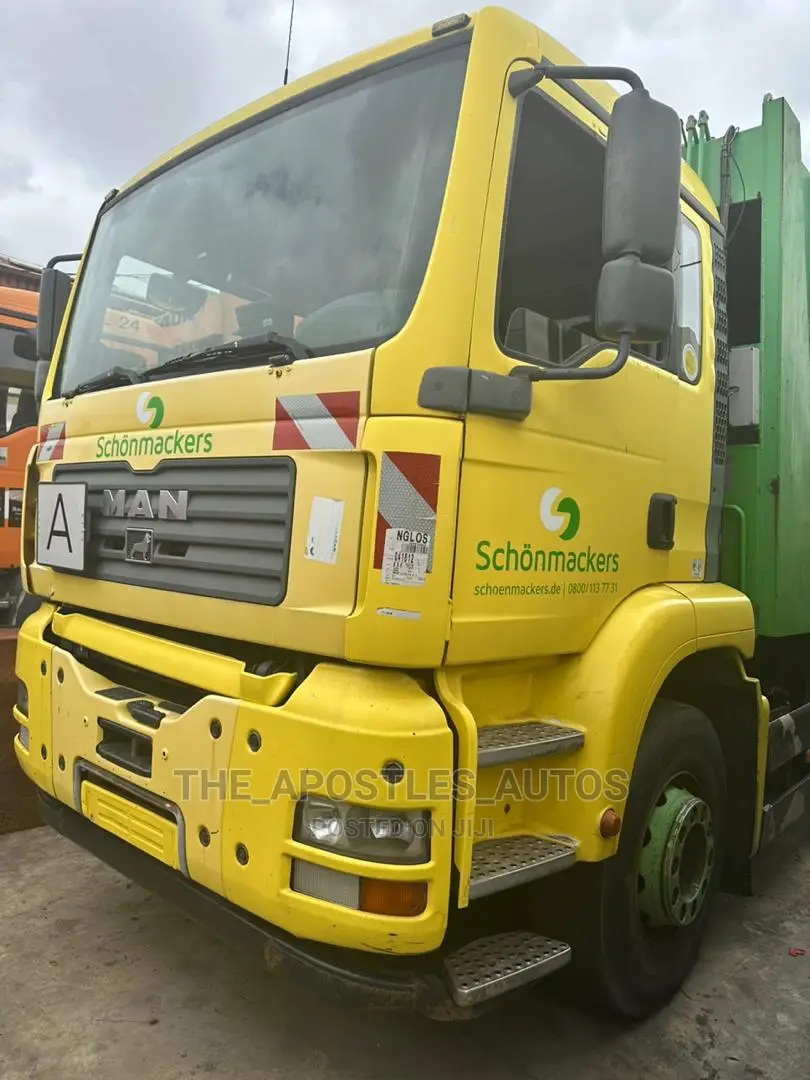 Waste Compactor (Man Diesel) 8 Tyres