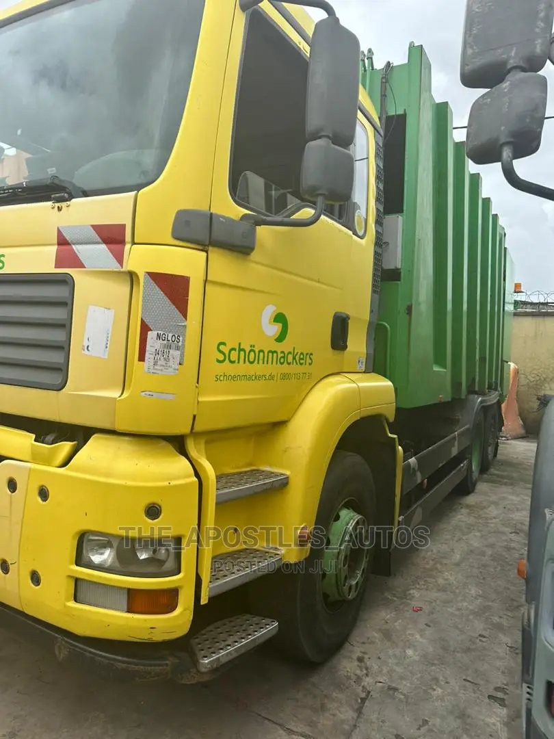 Waste Compactor (Man Diesel) 8 Tyres