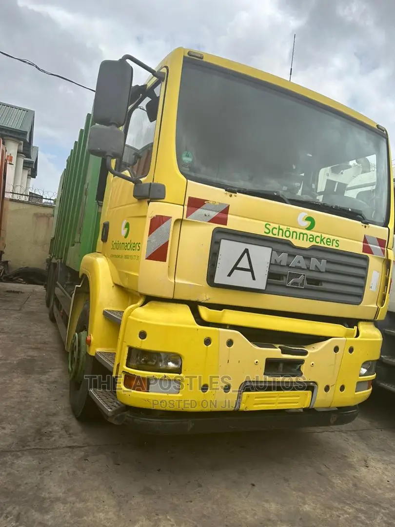 Waste Compactor (Man Diesel) 8 Tyres
