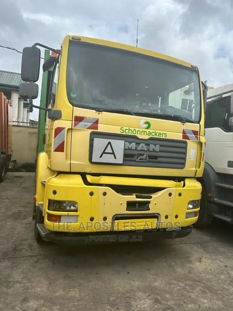 Waste Compactor (Man Diesel) 8 Tyres