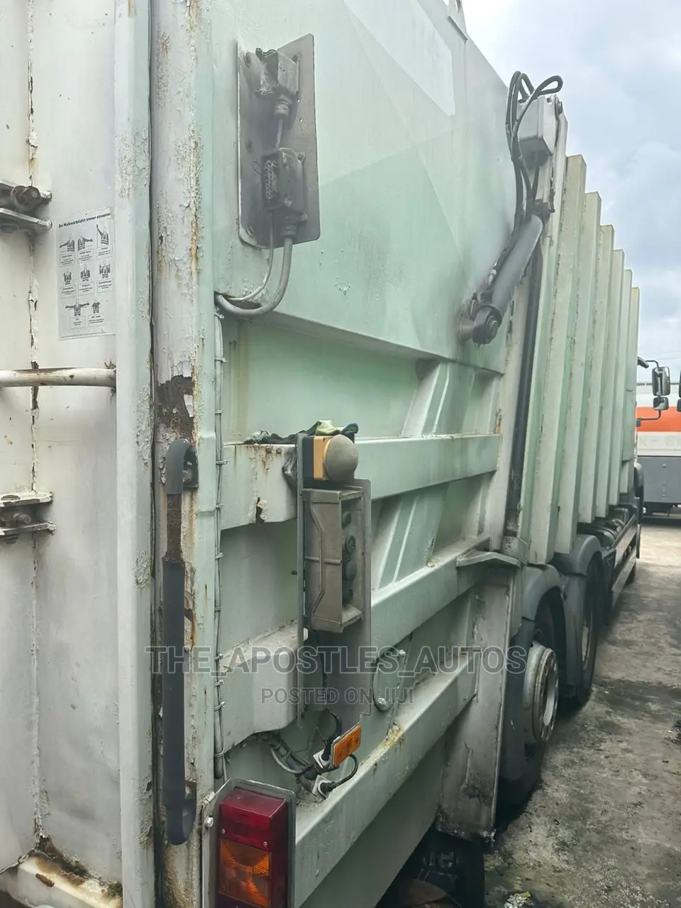 Waste Compactor White Color