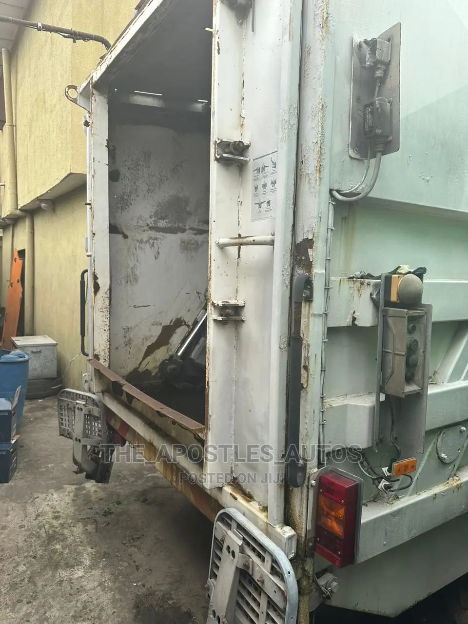 Waste Compactor White Color