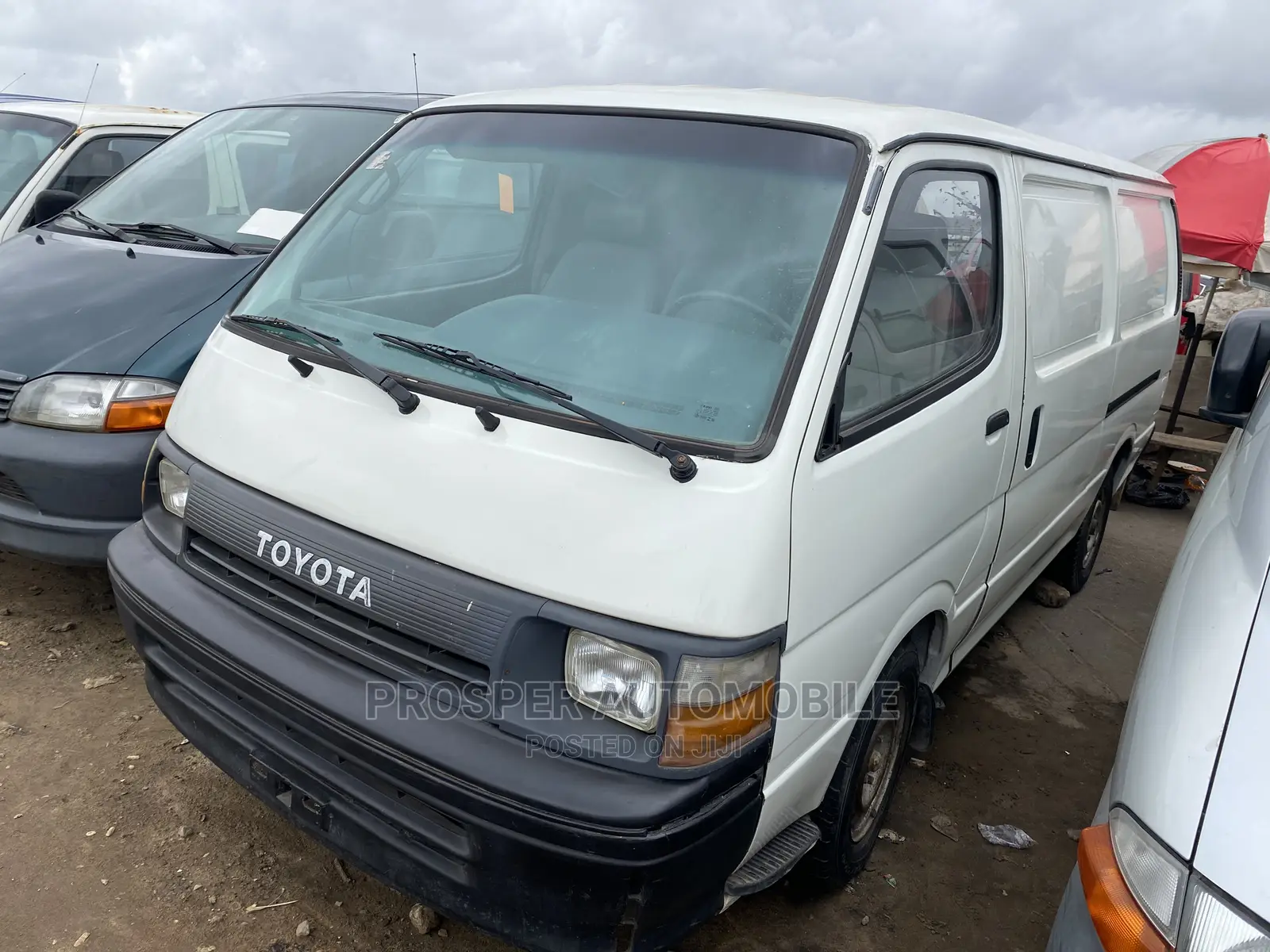 Toyota HiAce 2001 White