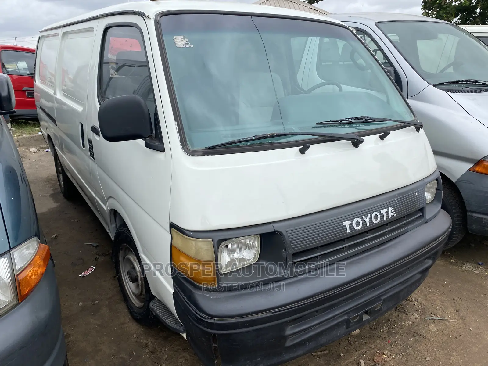 Toyota HiAce 2001 White