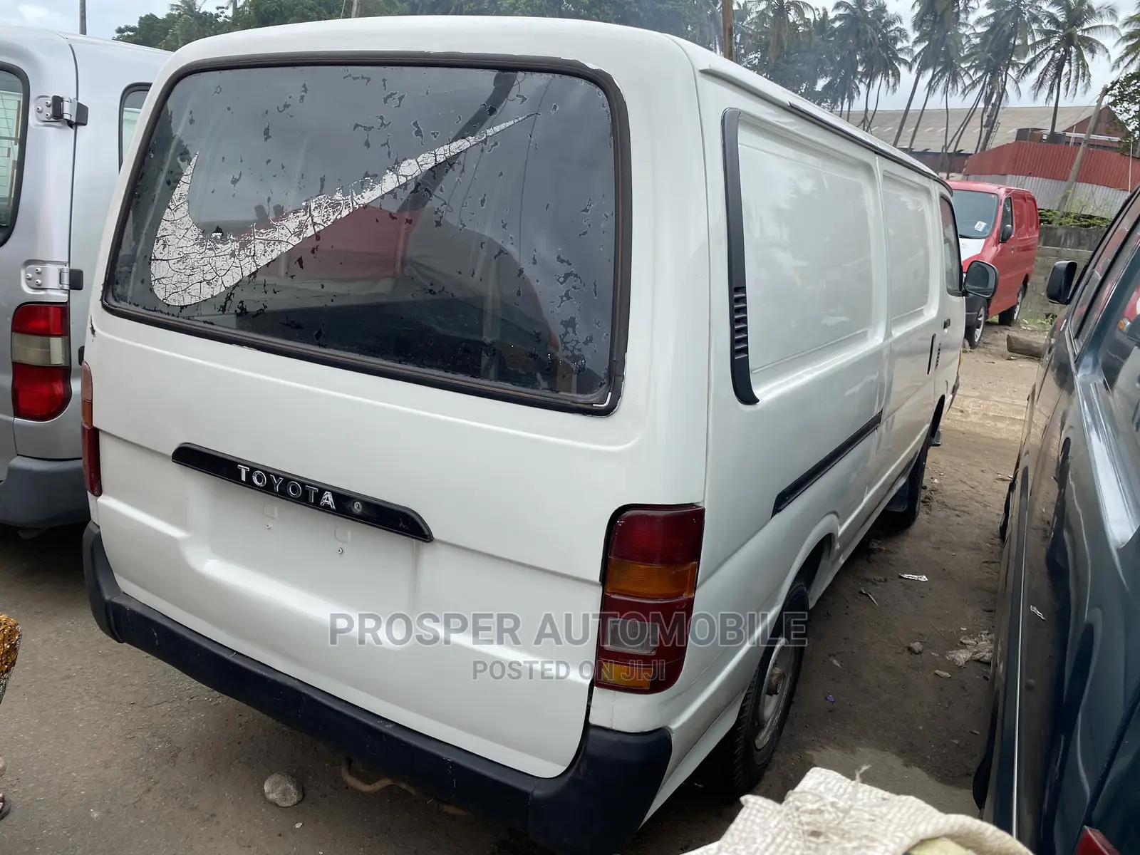 Toyota HiAce 2001 White