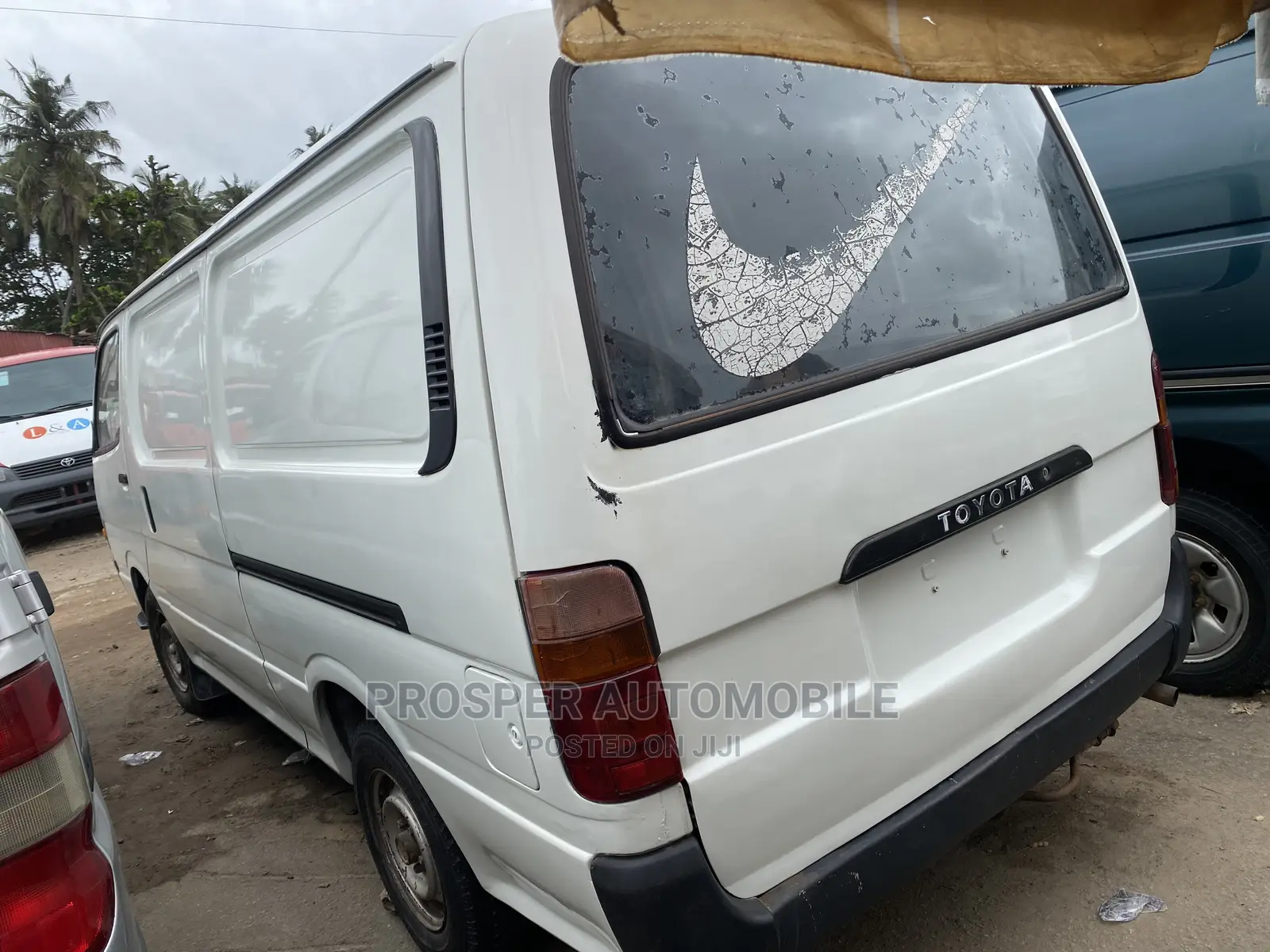 Toyota HiAce 2001 White
