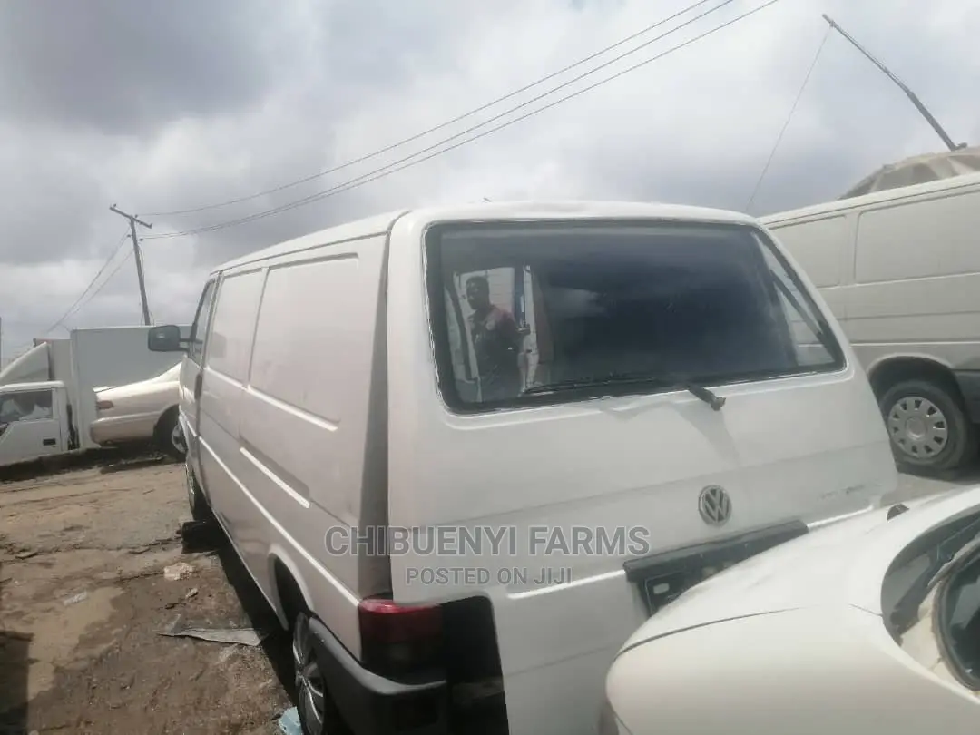 Volkswagen Transporter 2002 White