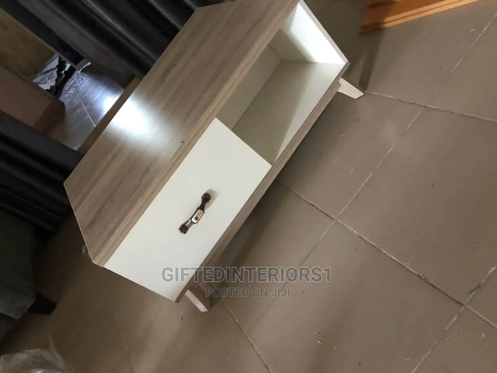 Coffee/ Center Table With Side Stools