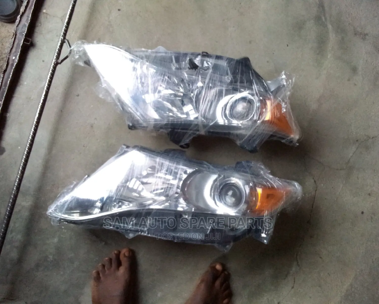 Toyota Venza Headlamp the Two Side 2012 Model