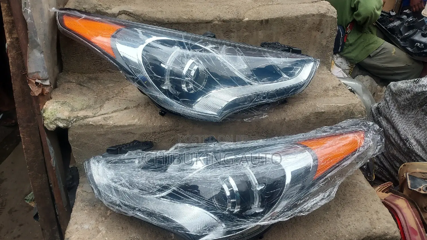 Headlamp Hyundai Veloster 2012