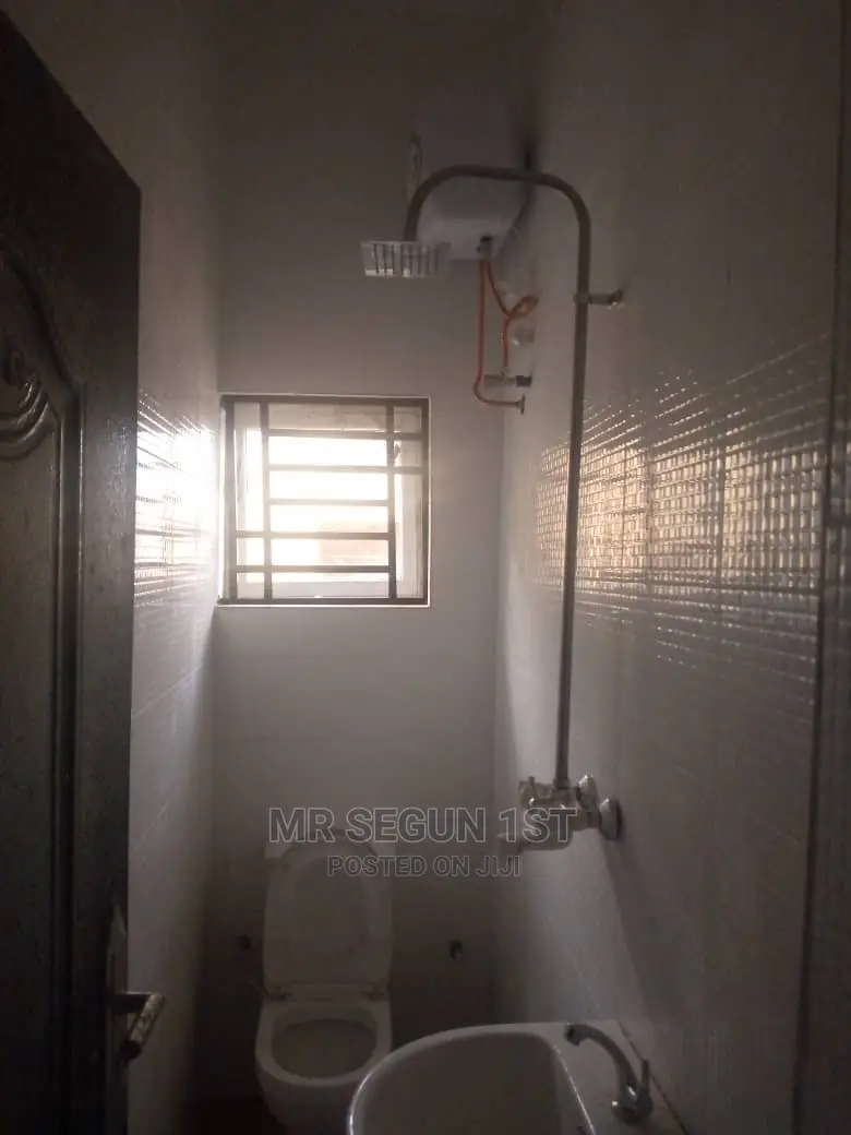 2bdrm Block of Flats in Oluyole Estate Main for rent