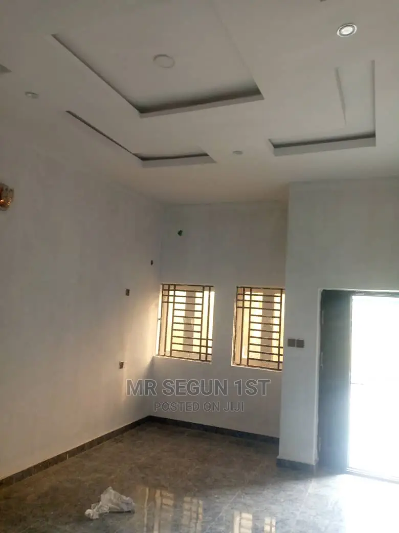 2bdrm Block of Flats in Oluyole Estate Main for rent