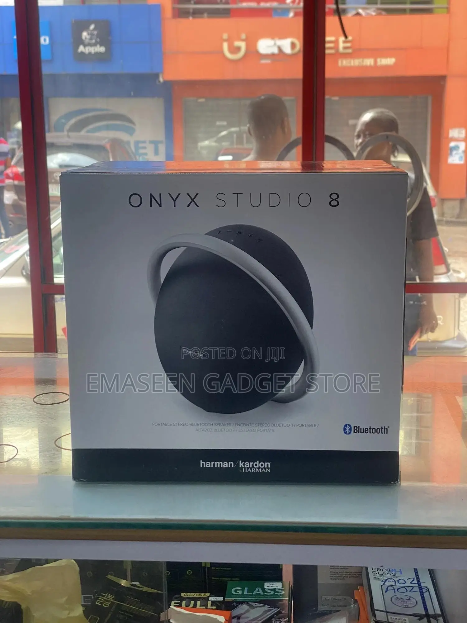 Onyx Studio 8