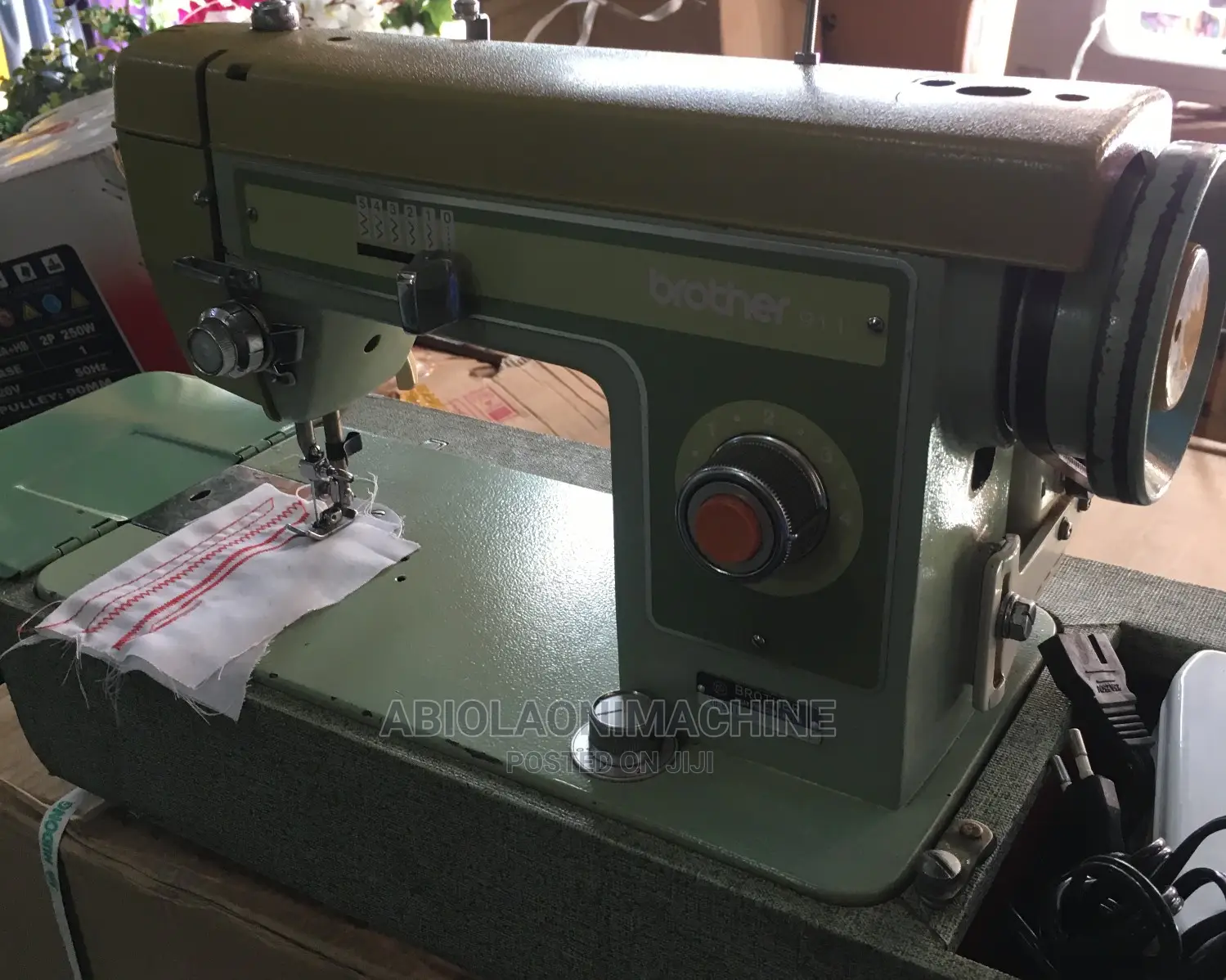 Multifunctional Zigzag Sewing Machine (Direct Tokunbo)