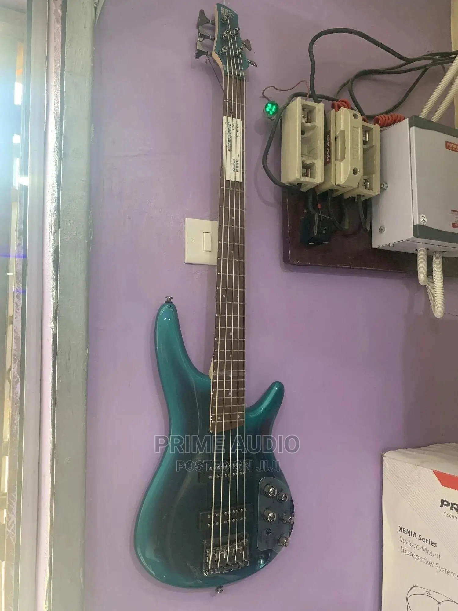 Ibanez 305 5 Strings Active Bass Guitar