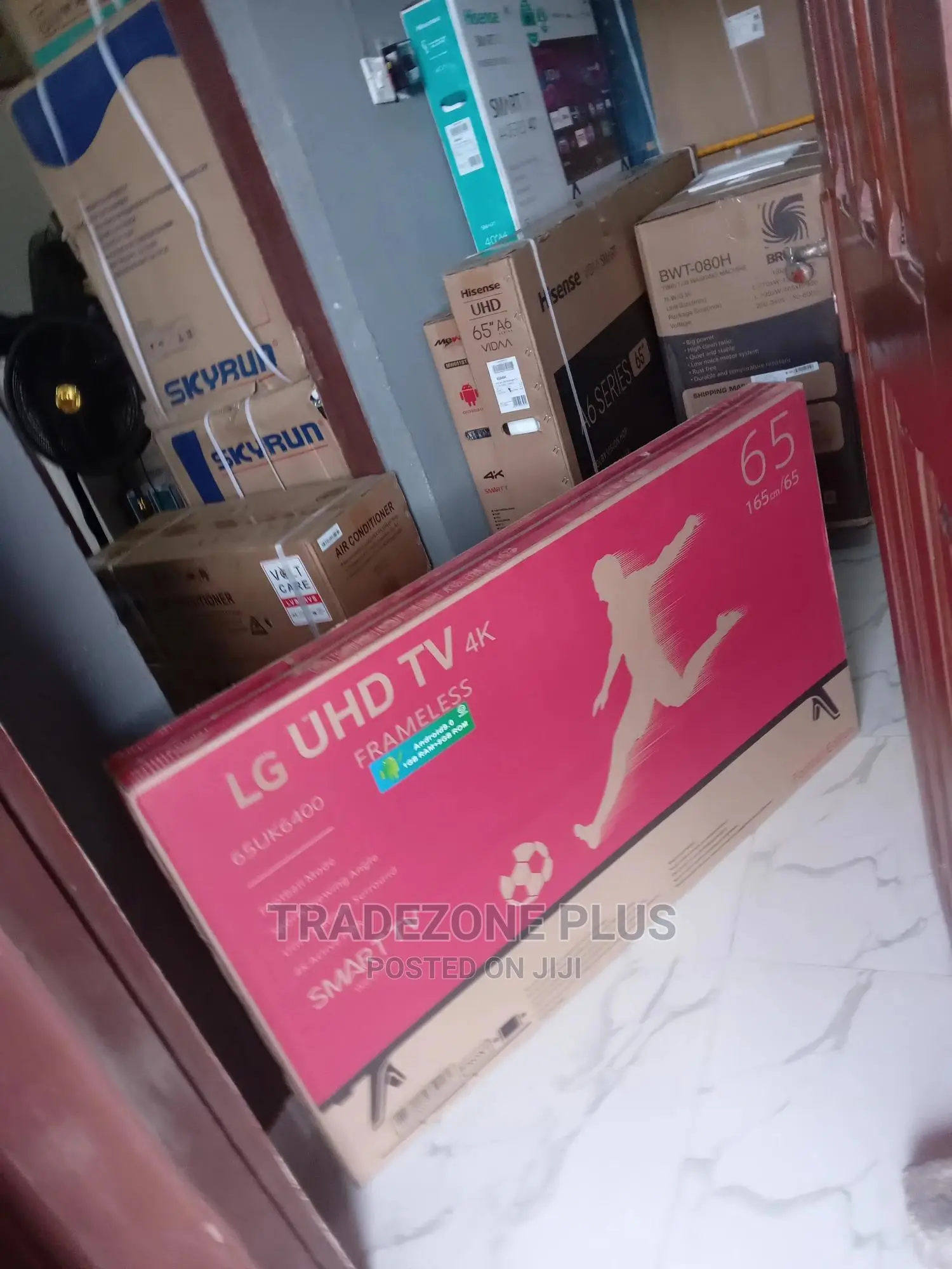Lg 65''uhd Smart Tv With Netflix+Youtube+Remote Control