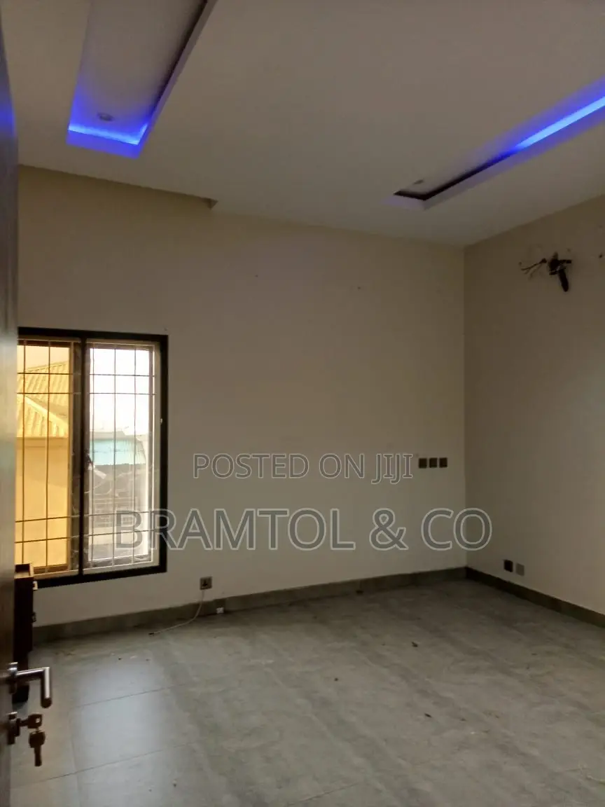 2bdrm Block of Flats in Area 11 for rent