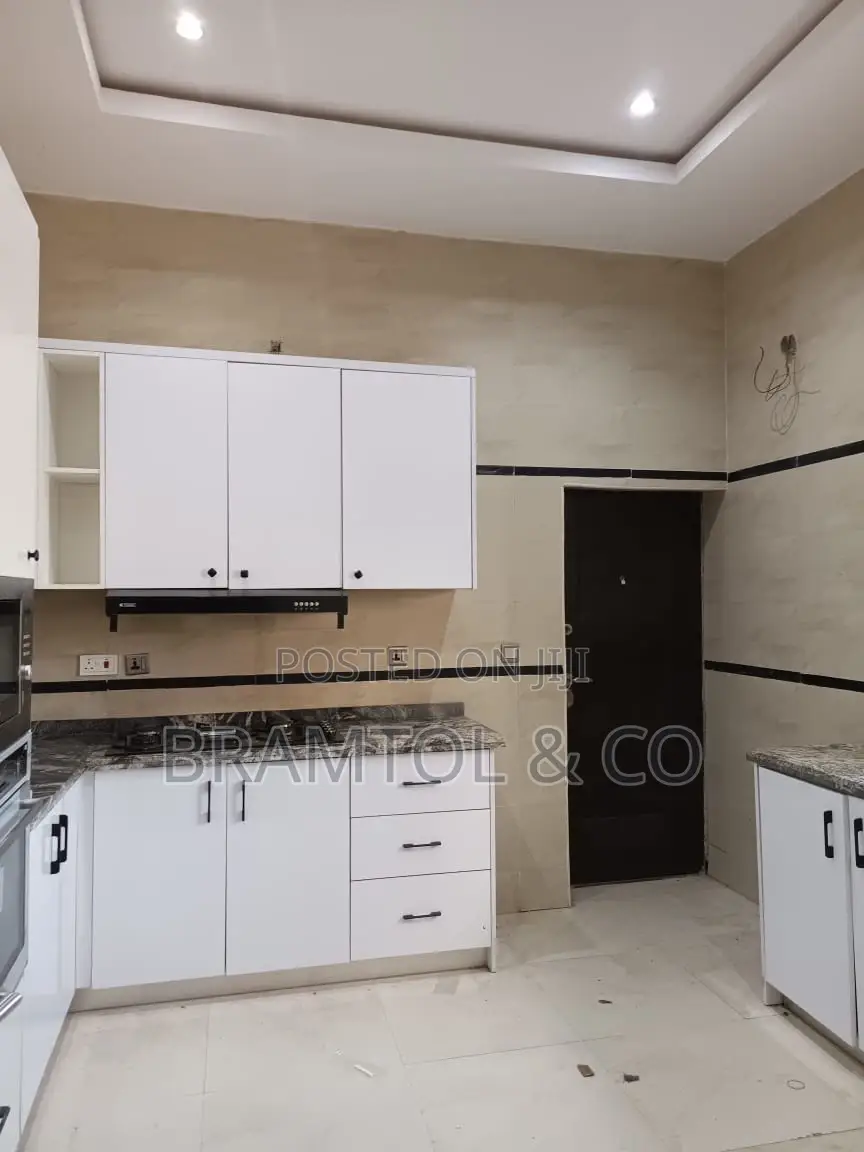 2bdrm Block of Flats in Area 11 for rent