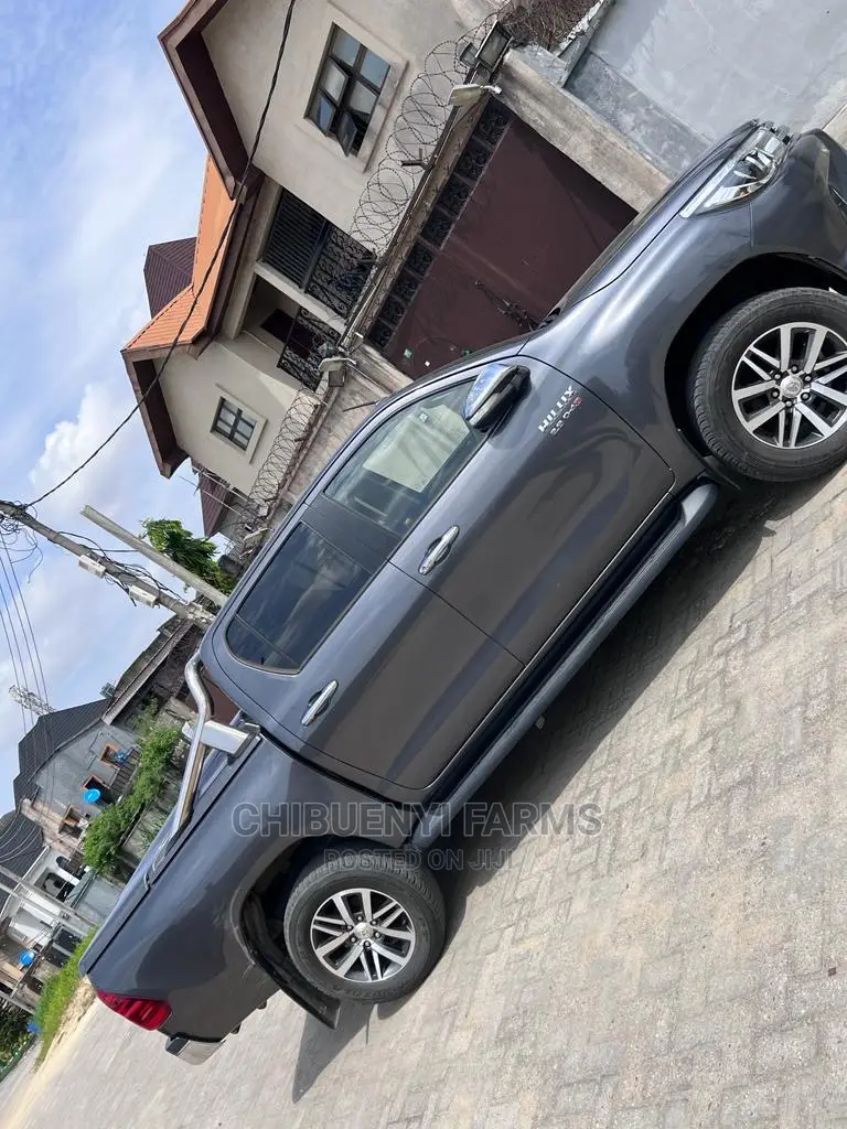 Toyota Hilux 2017 Gray