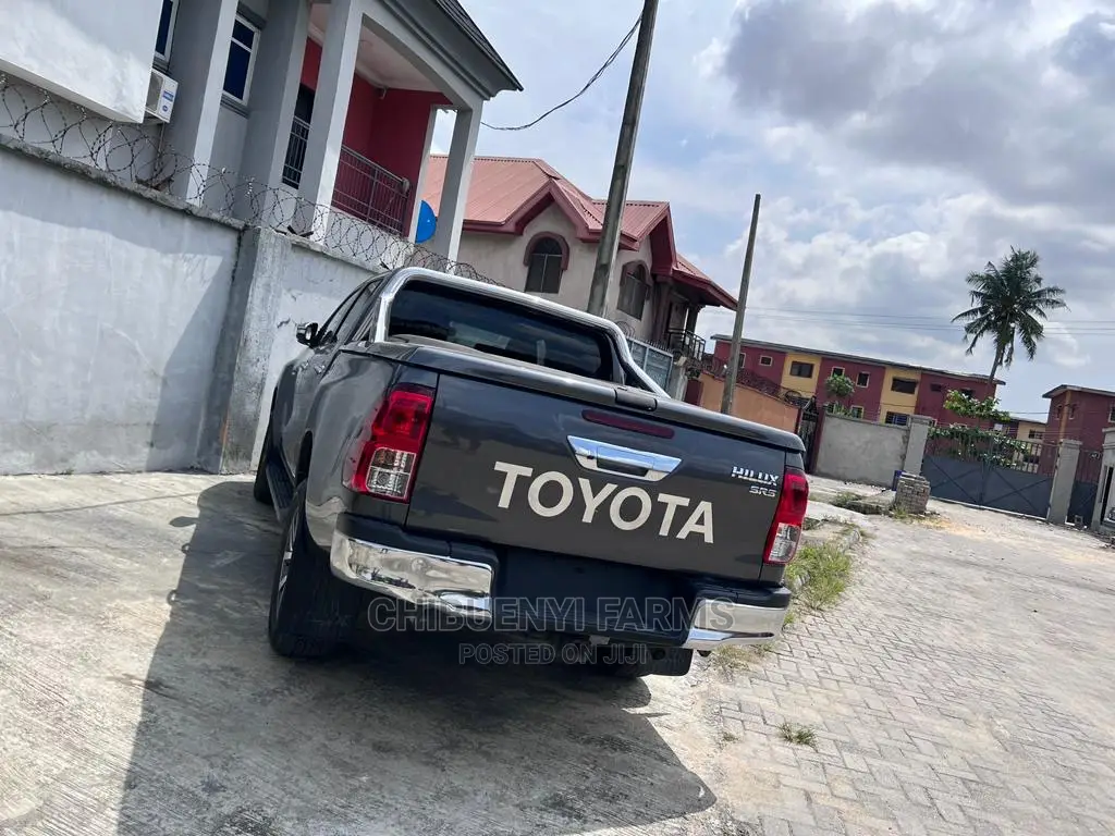 Toyota Hilux 2017 Gray