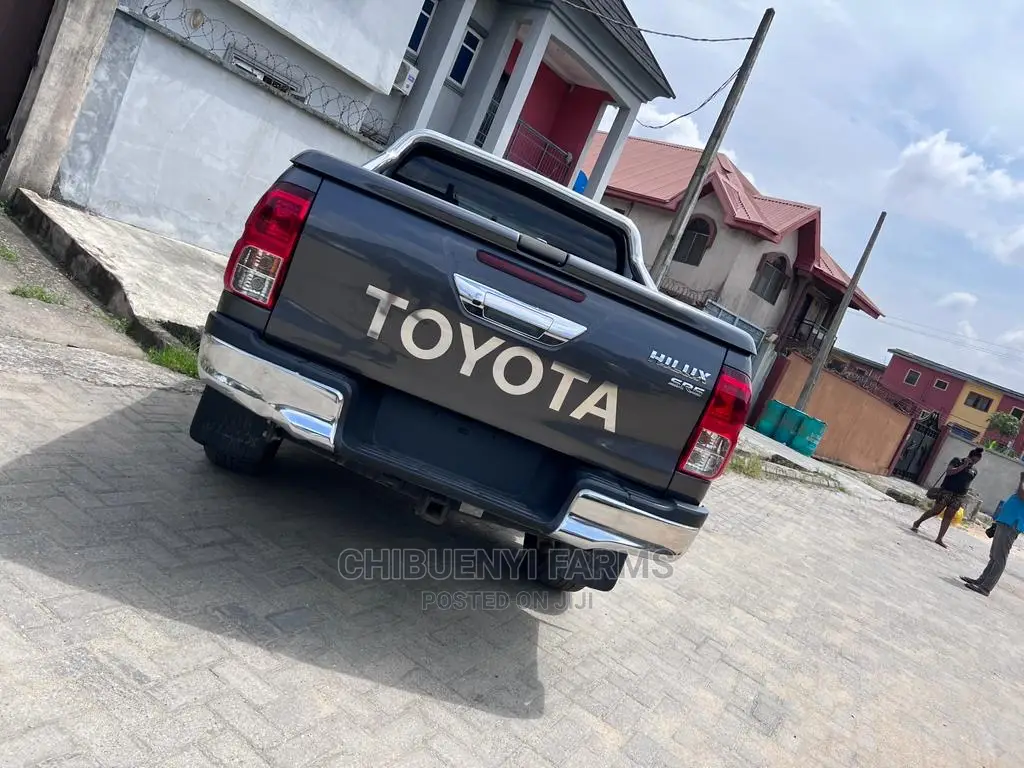 Toyota Hilux 2017 Gray