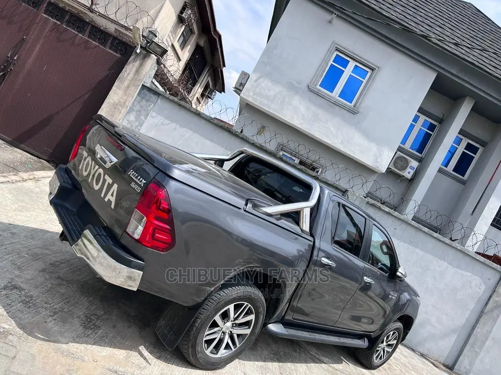 Toyota Hilux 2017 Gray