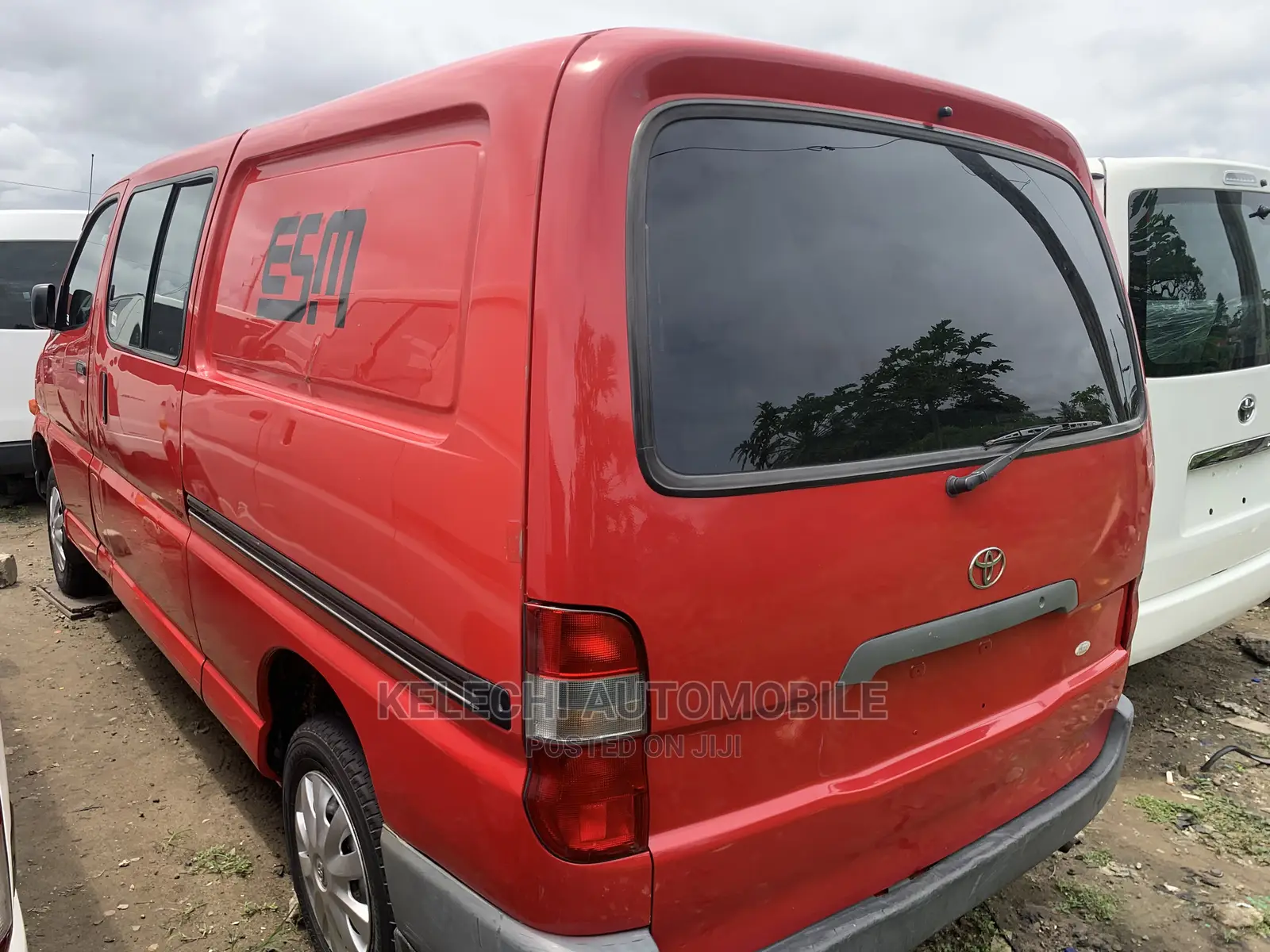 Toyota HiAce 2001 Red