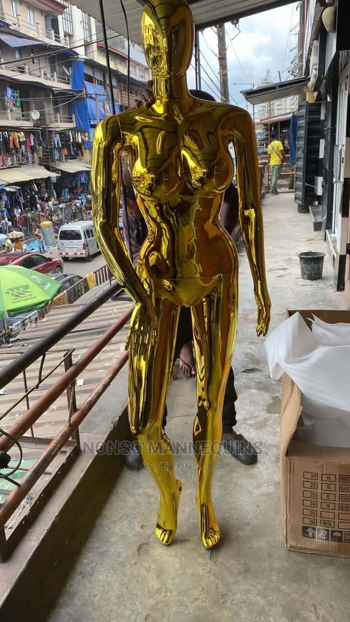Size 12 Female Gold Chrome Dummy