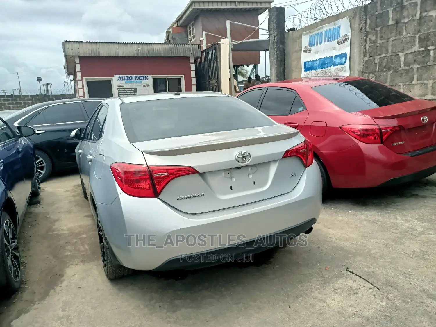 Toyota Corolla SE (1.8L 4cyl 6M) 2018 Silver