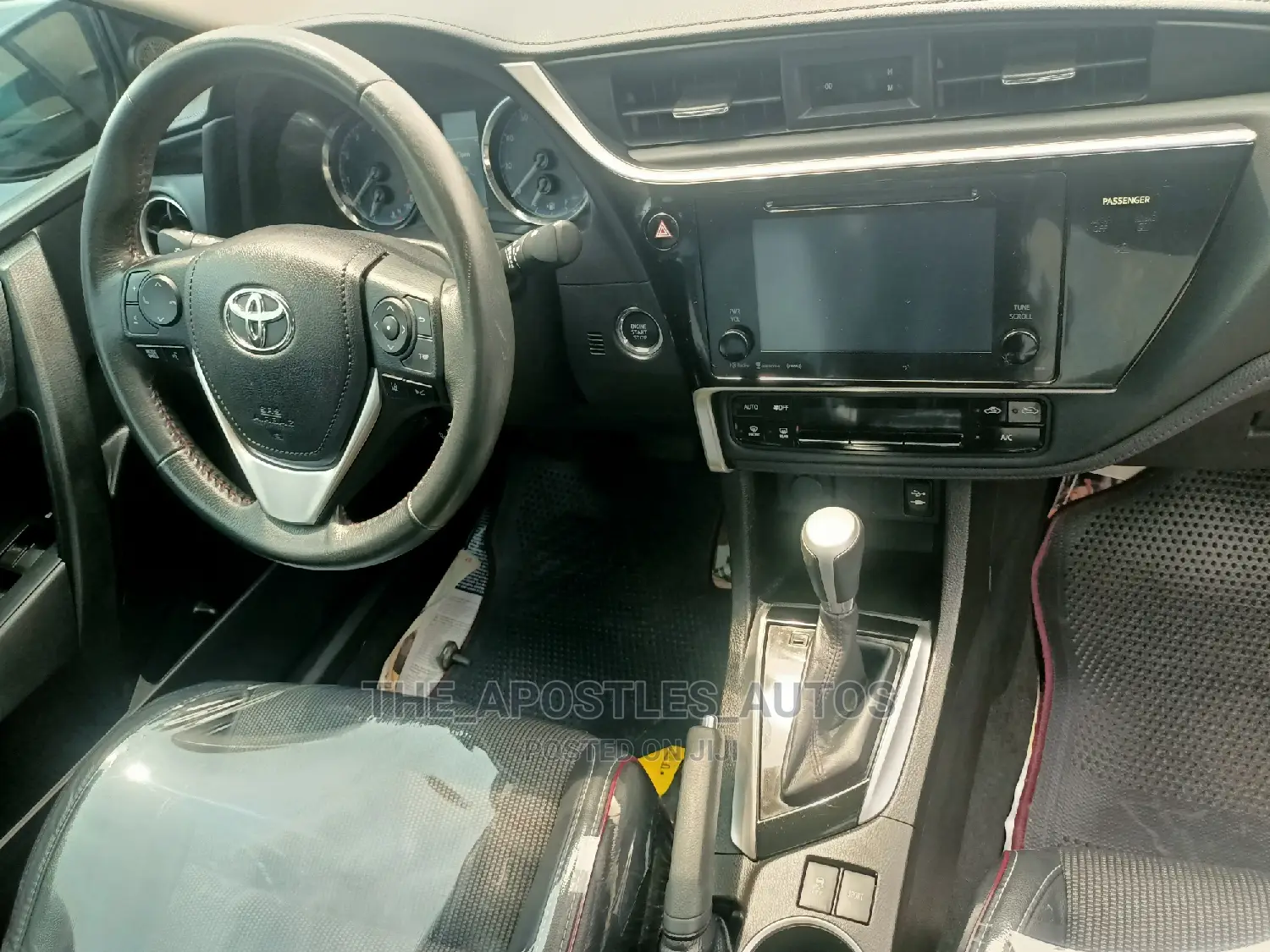 Toyota Corolla SE (1.8L 4cyl 6M) 2018 Burgundy