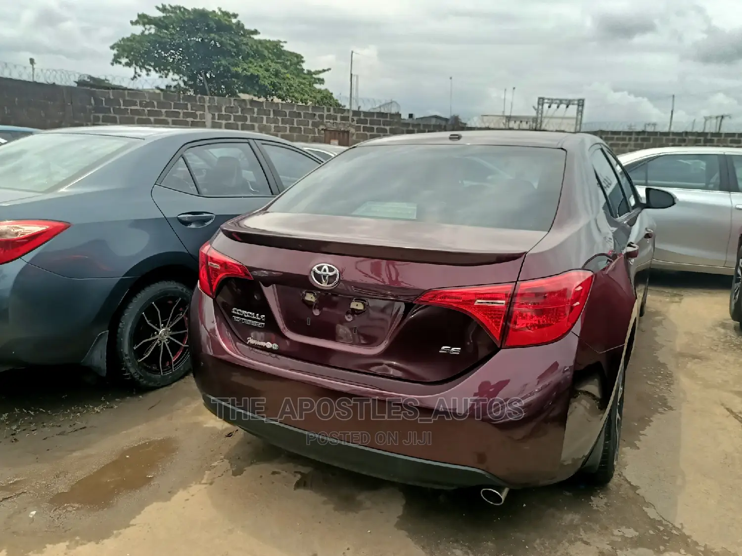 Toyota Corolla SE (1.8L 4cyl 6M) 2018 Burgundy