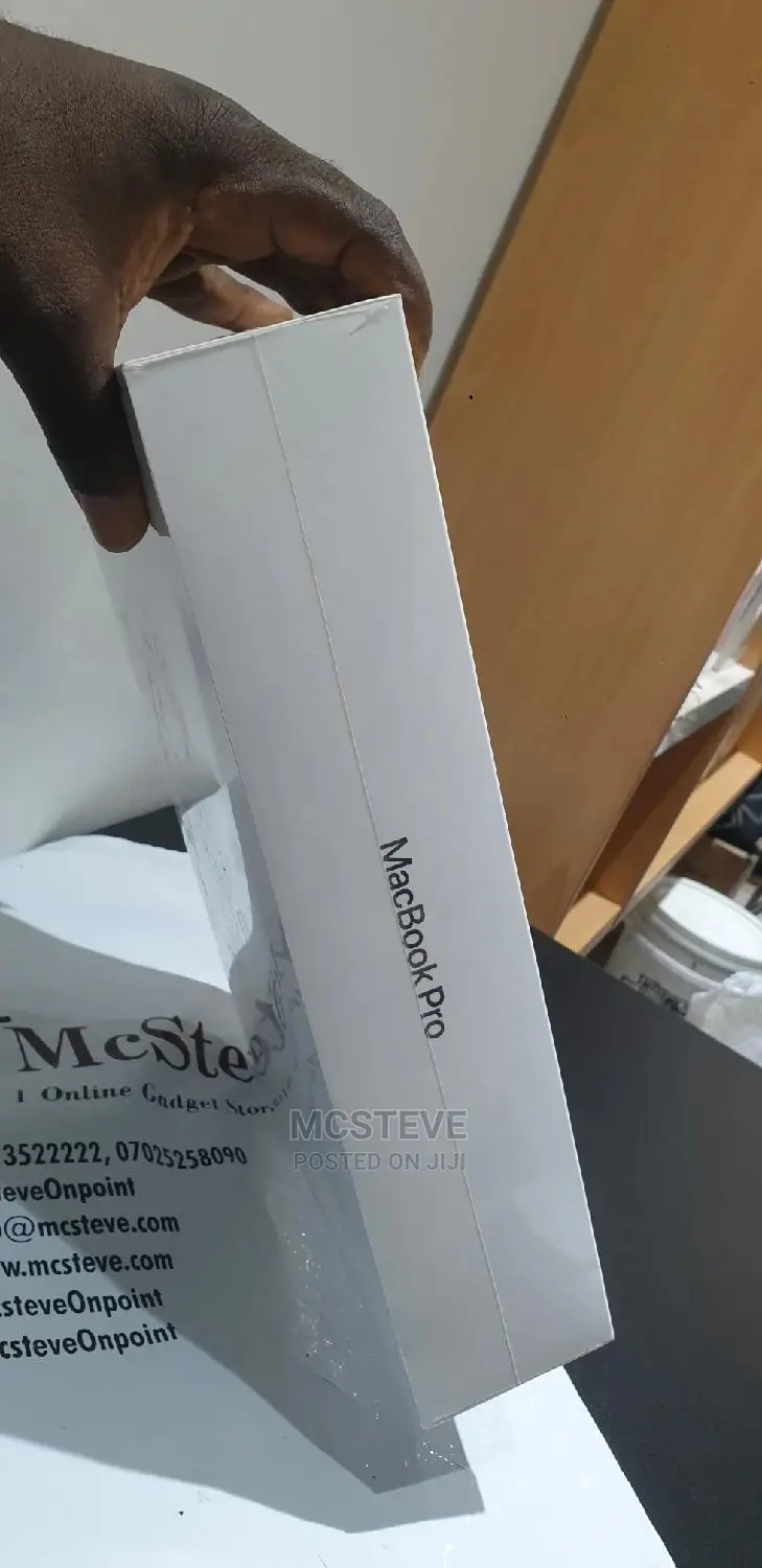 New Laptop Apple MacBook Pro 2022 M2 8GB Apple M2 SSD 512GB
