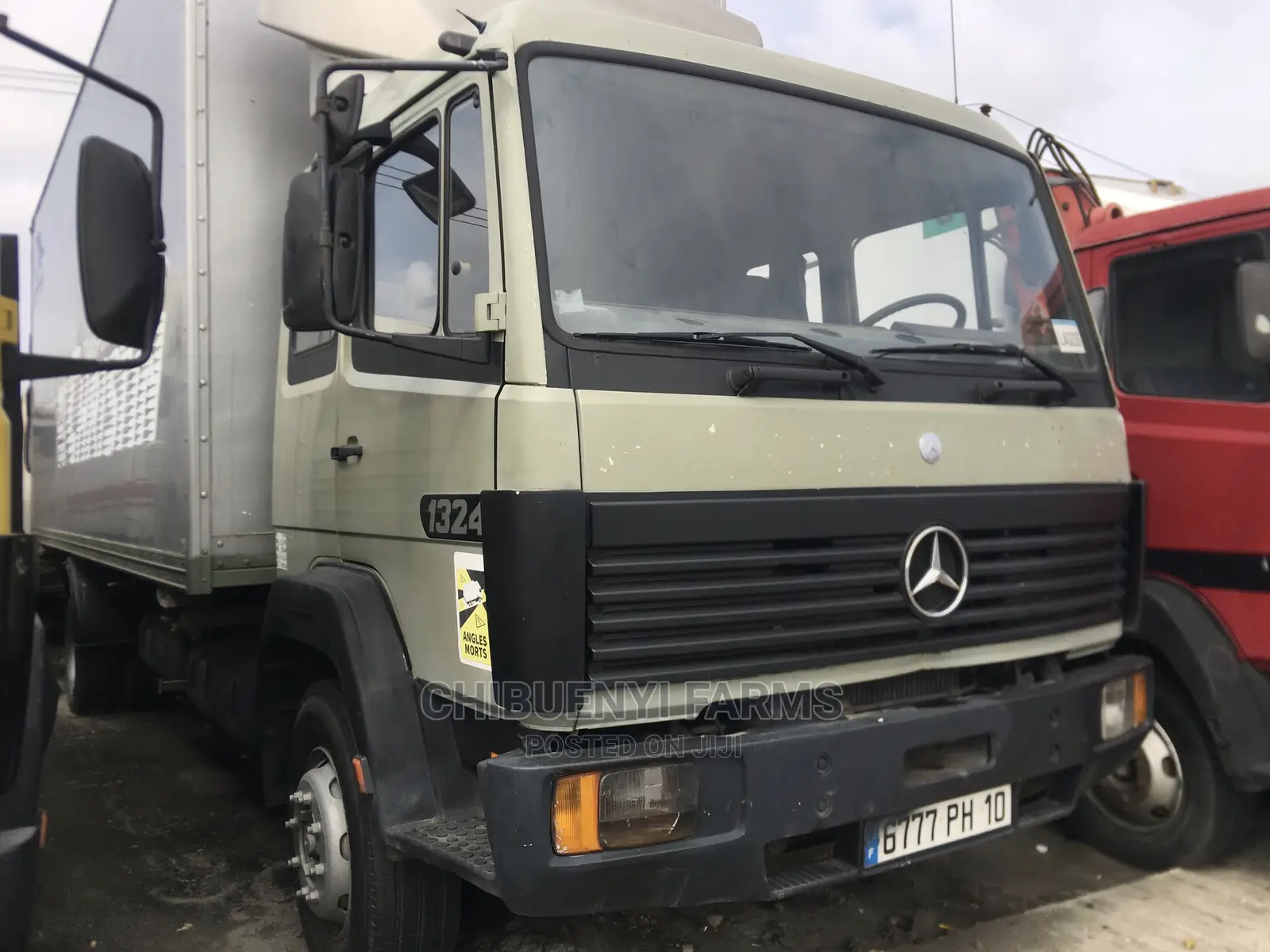 Mecedeces 1324 Container Body Truck/ 8 Bolts