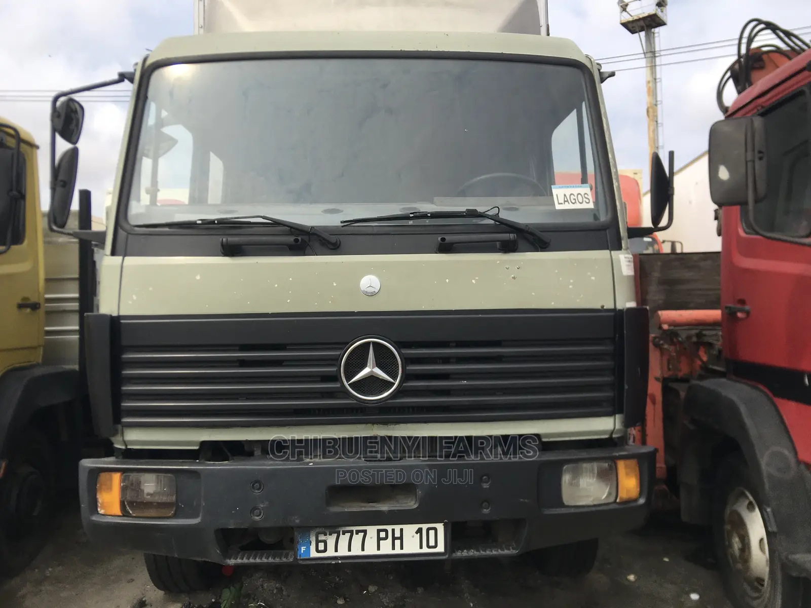 Mecedeces 1324 Container Body Truck/ 8 Bolts