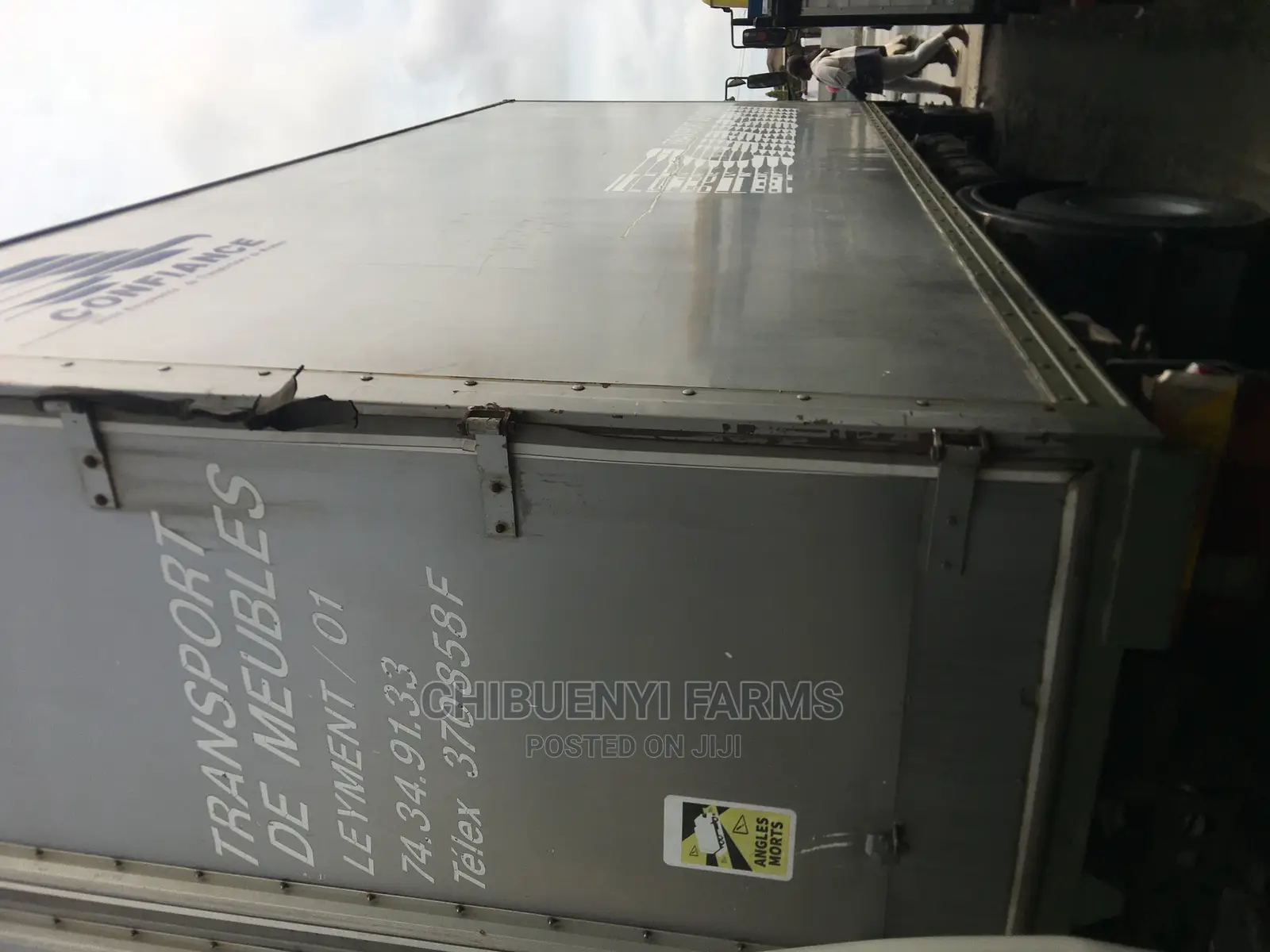 Mecedeces 1324 Container Body Truck/ 8 Bolts