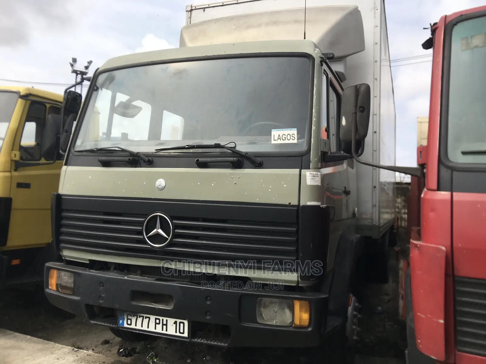 Mecedeces 1324 Container Body Truck/ 8 Bolts