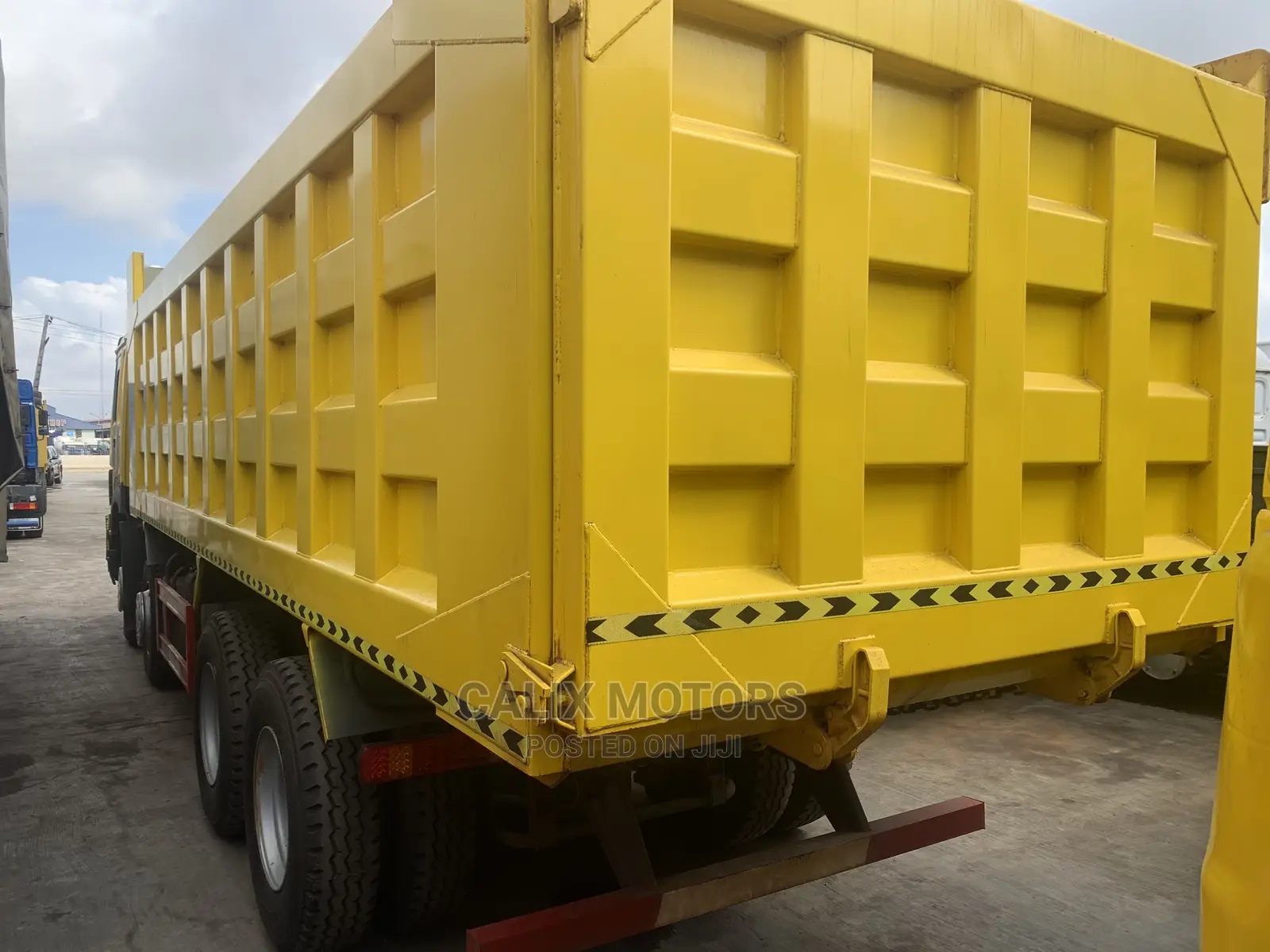 New Arrival Foreign Used HOWO CNHTC TRUCK 12TIRES