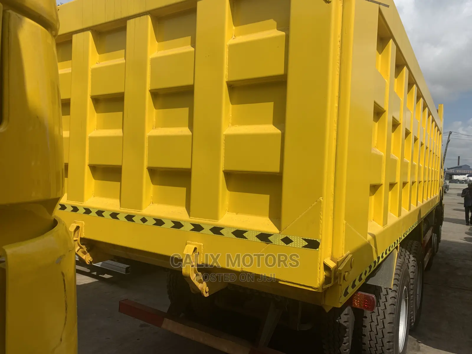 New Arrival Foreign Used HOWO CNHTC TRUCK 12TIRES