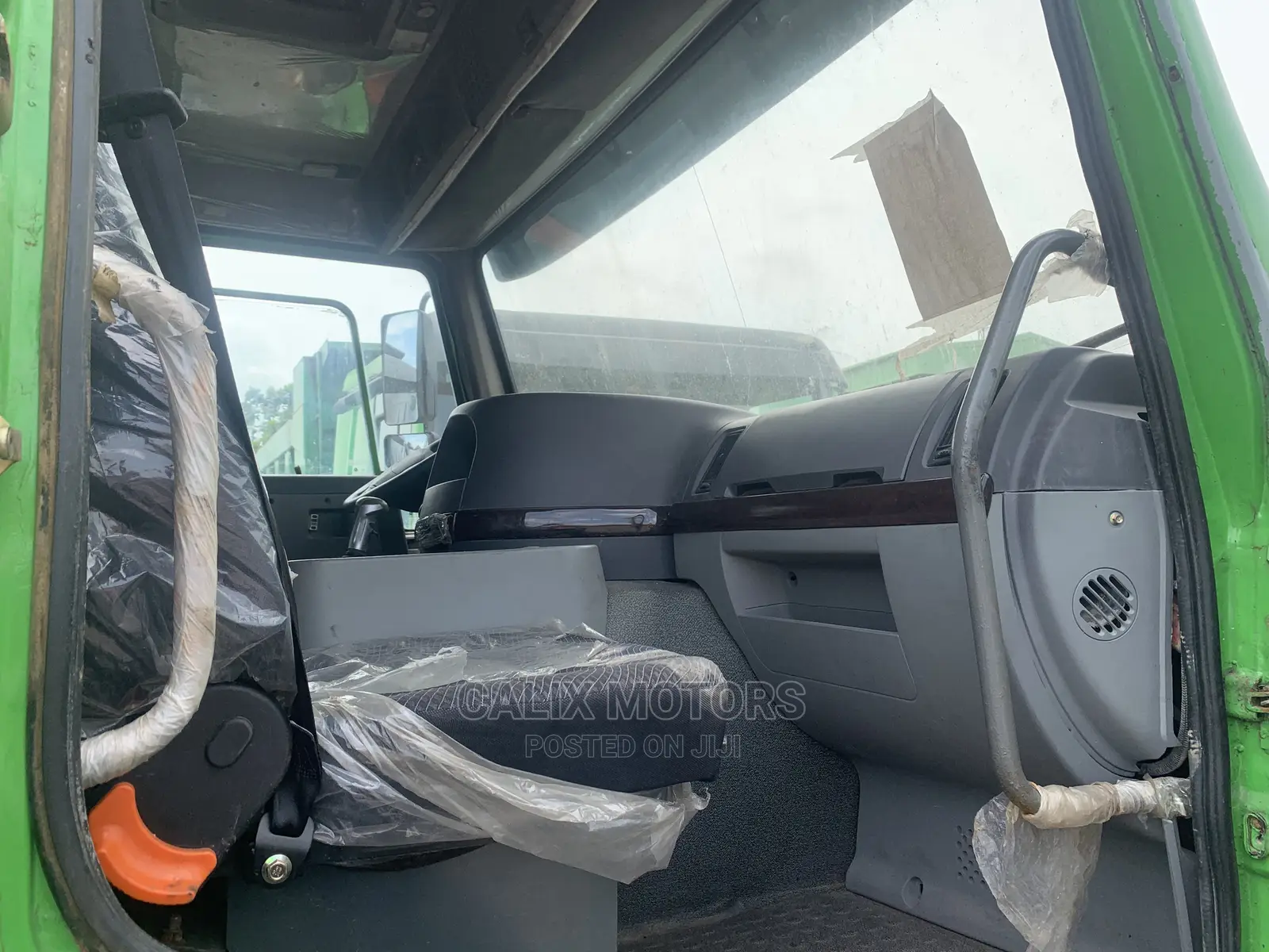 Foreign Used Howo CNHTC Truck 10 Tires Green Color