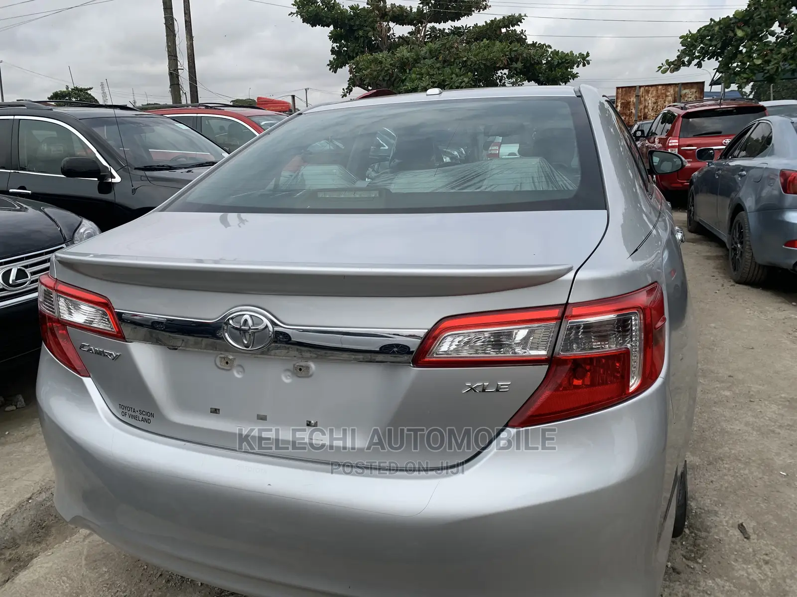 Toyota Camry XLE 4dr Sedan (2.5L 4cyl 6A) 2013 Silver