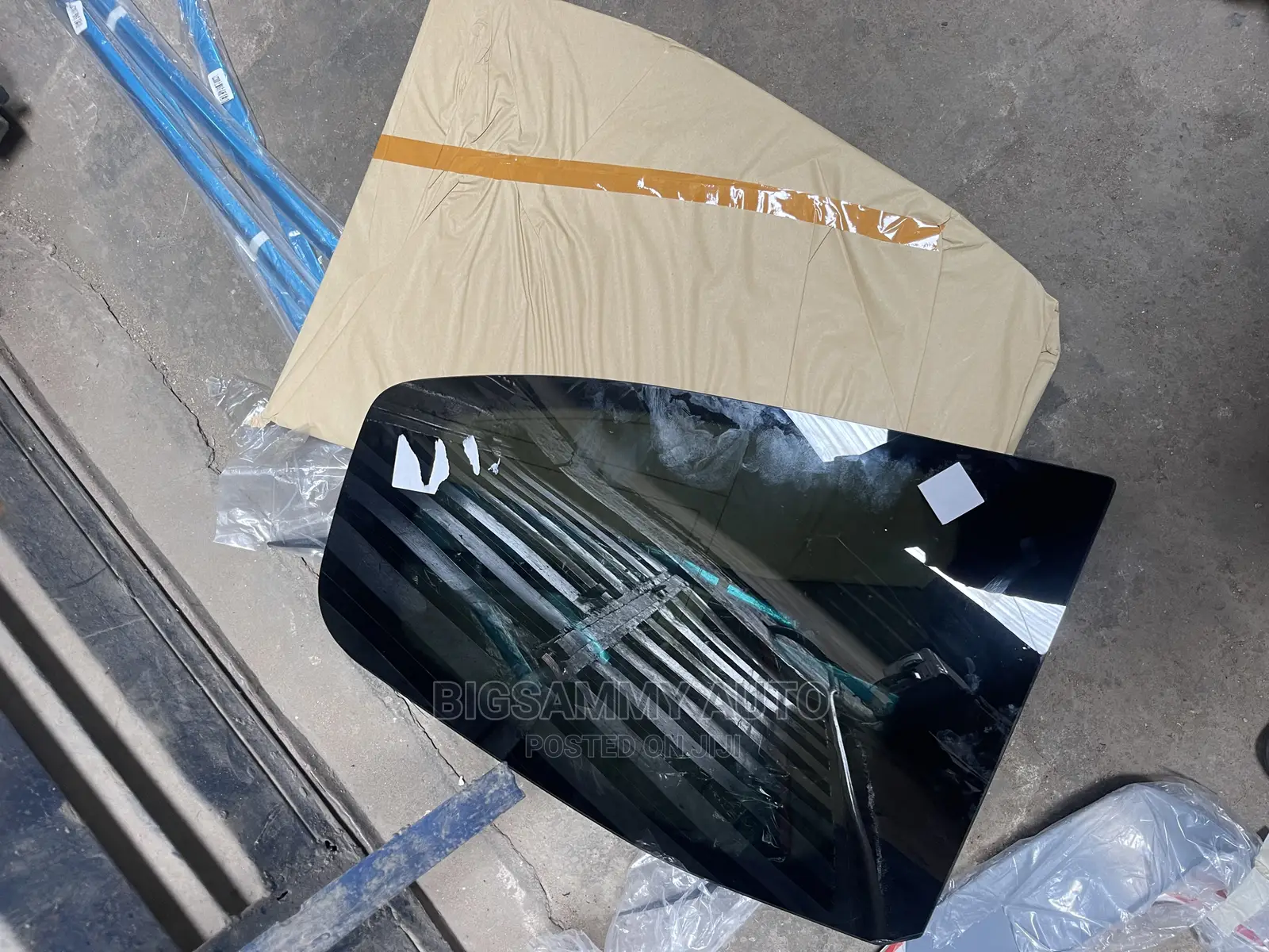 Landcruiser 2022/2023 Vent Glass