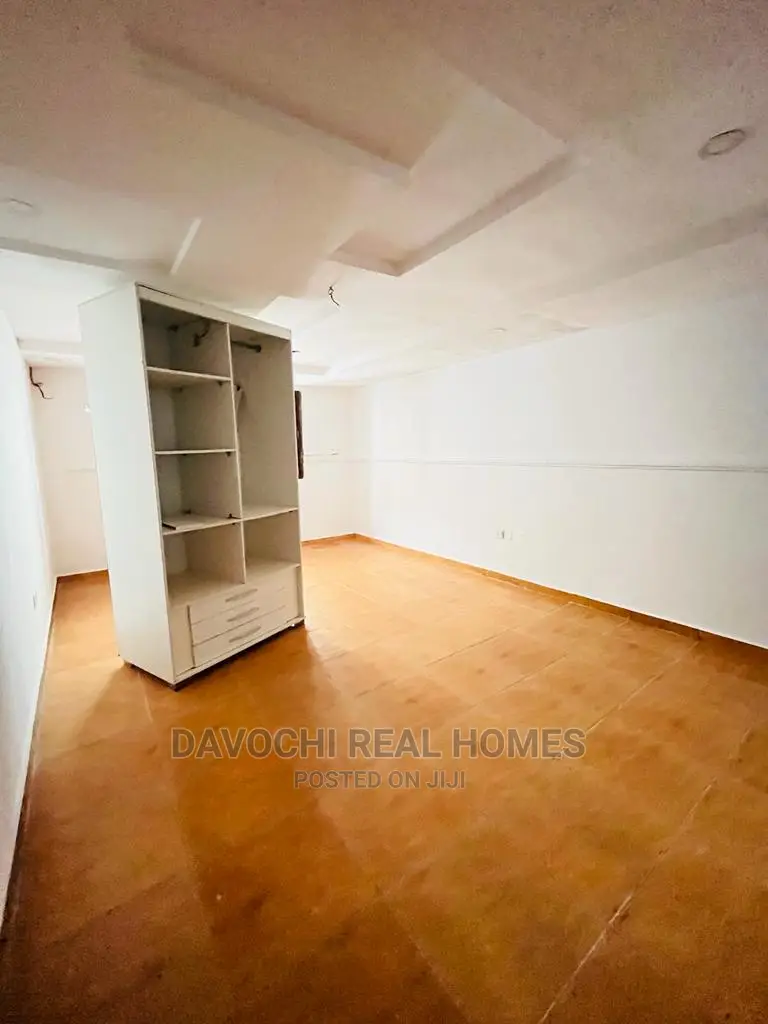 2bdrm Apartment in Lekki Phase 2 for rent