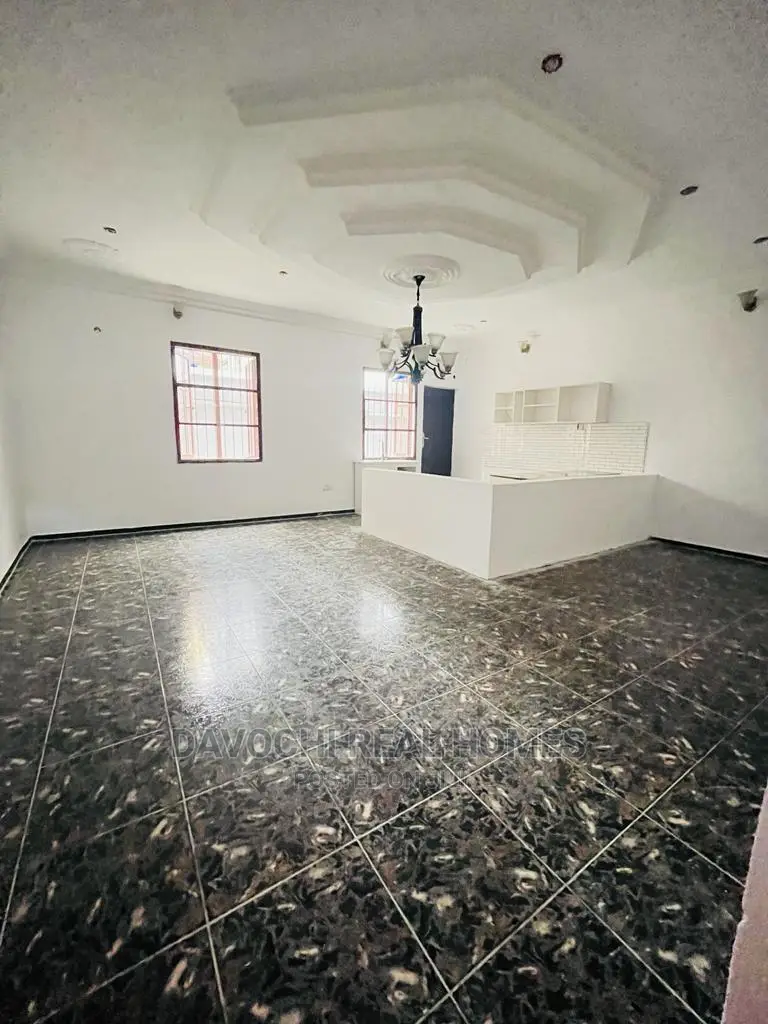 2bdrm Apartment in Lekki Phase 2 for rent