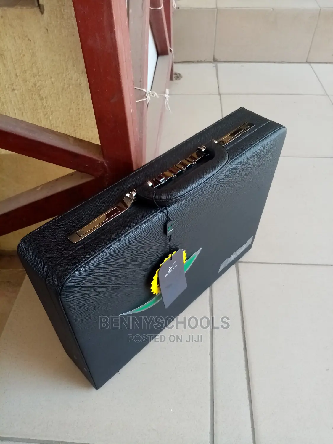 Bigg Leaves King Black Leather Briefcase