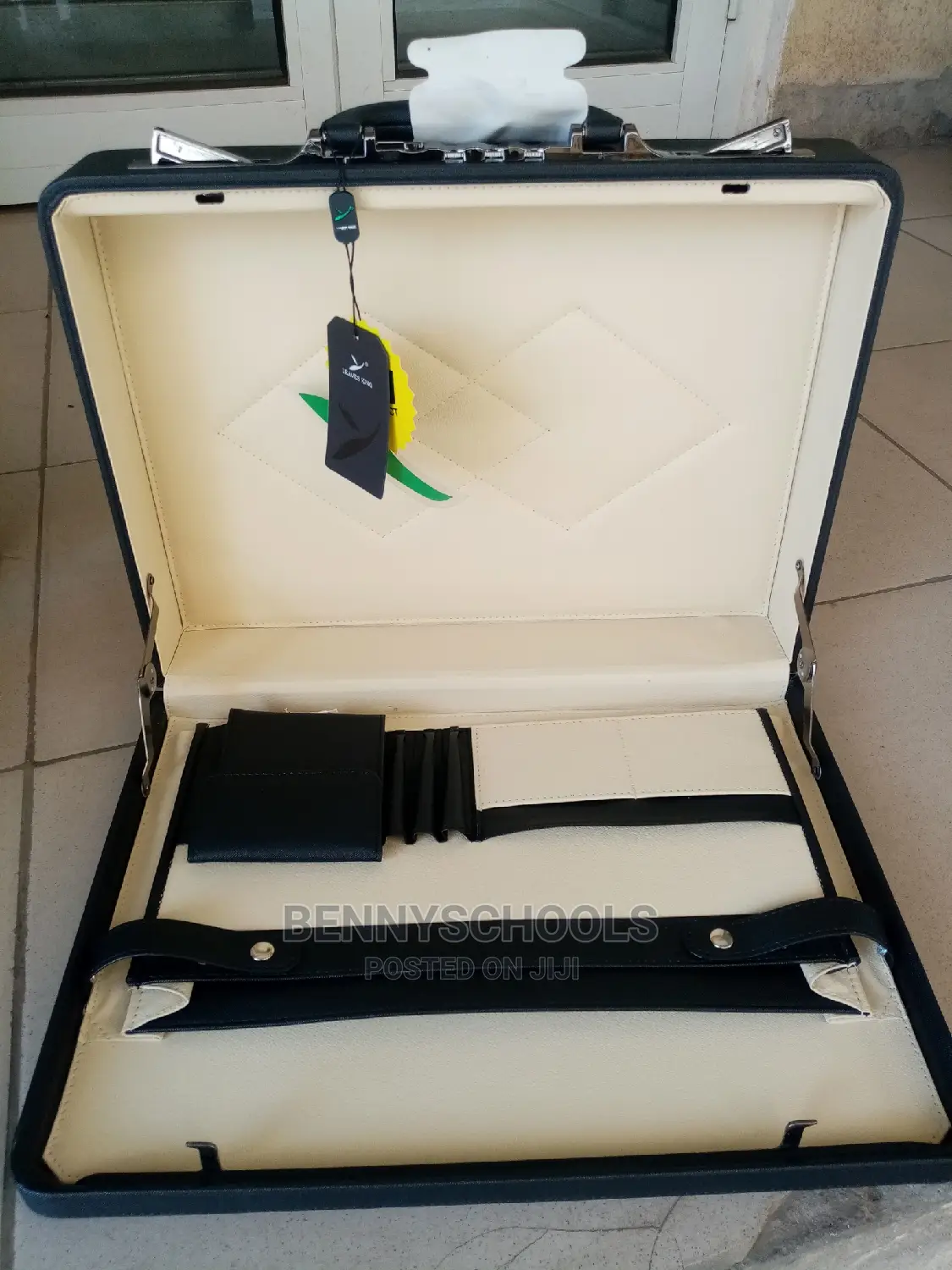 Bigg Leaves King Black Leather Briefcase