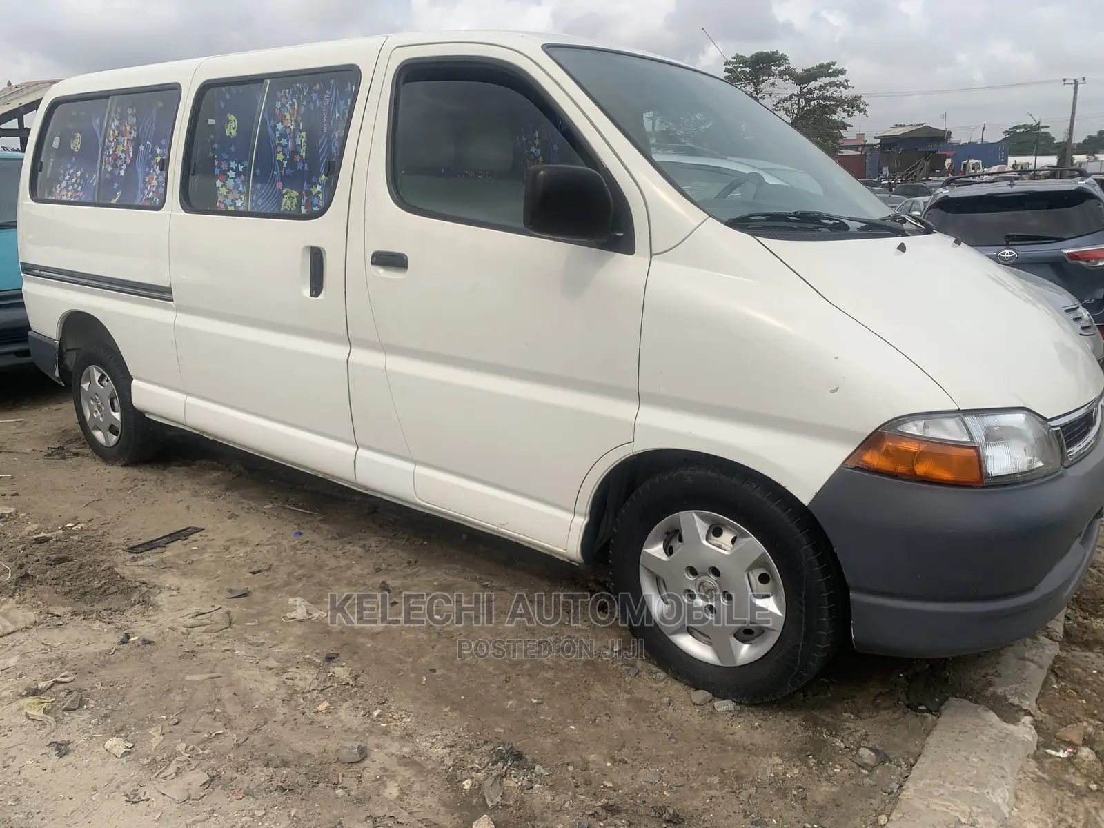 Toyota HiAce 2000 White