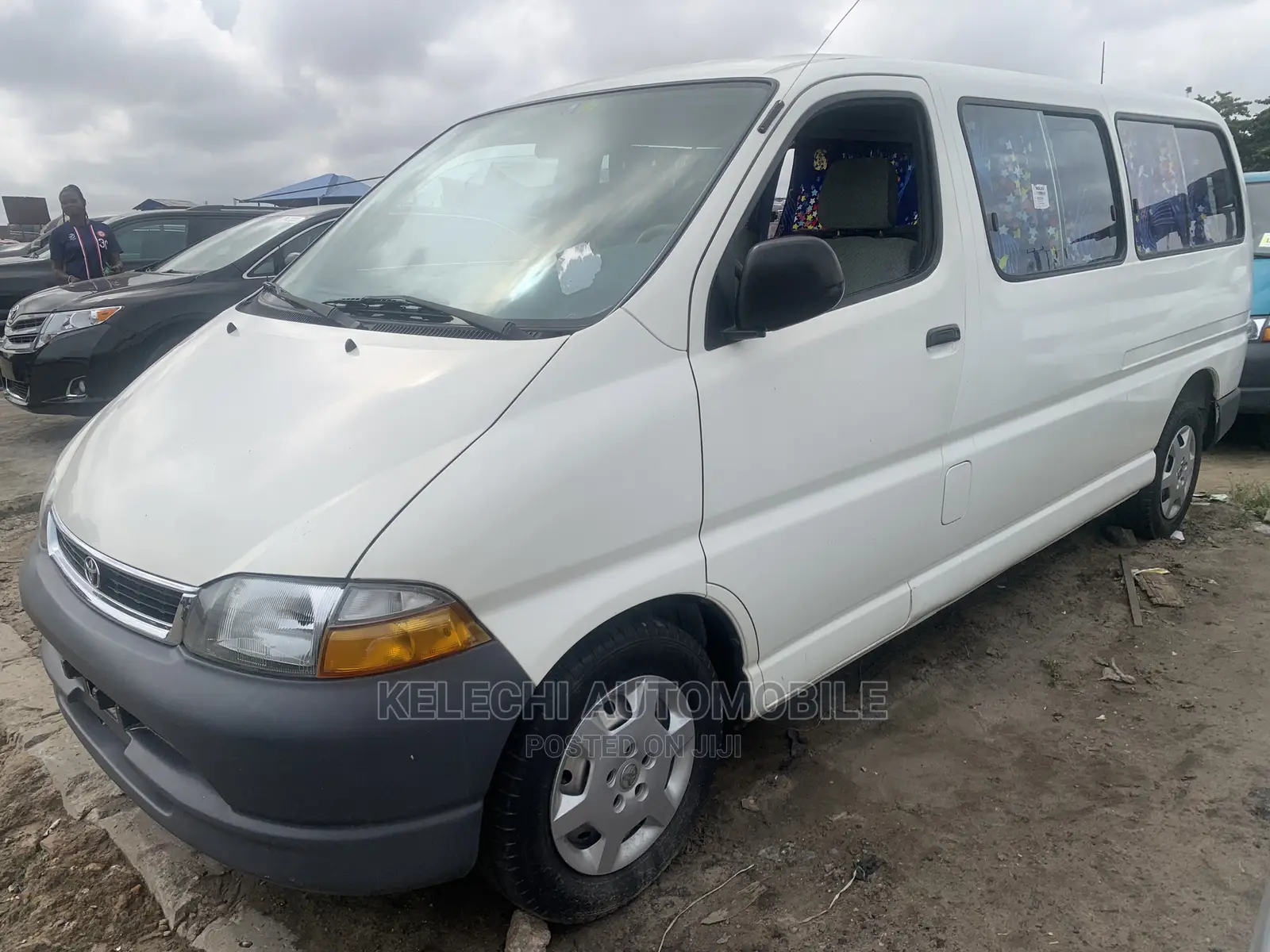 Toyota HiAce 2000 White